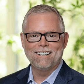 Tom McKelvey headshot.